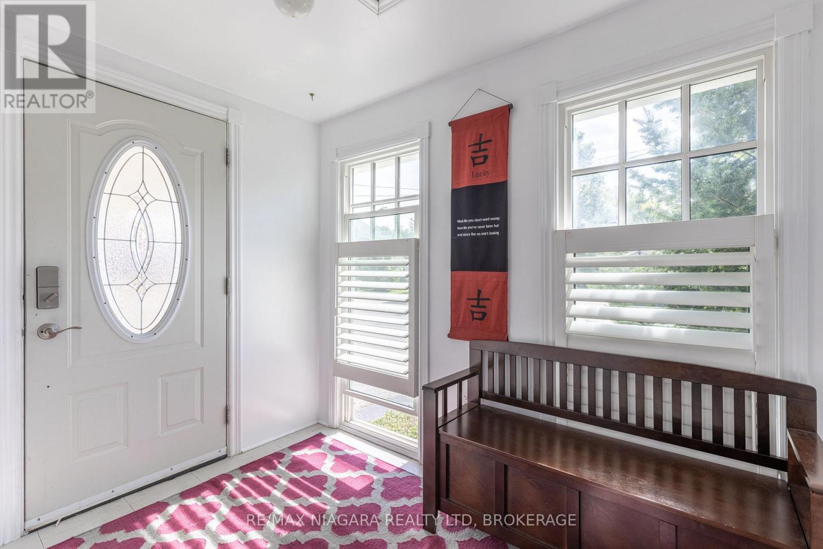 Photo 15 of 4993 Maple Street, Niagara Falls ON