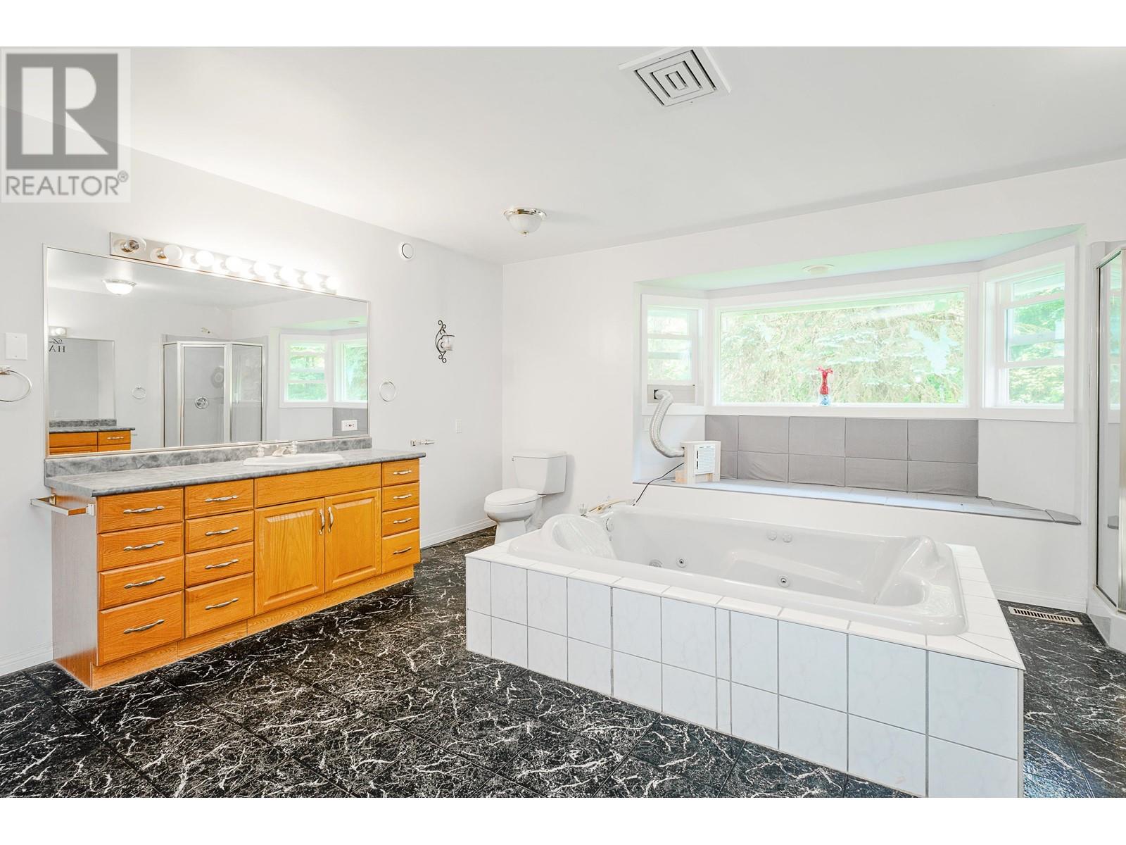 Photo 14 of 11885 264 Street, Maple Ridge BC