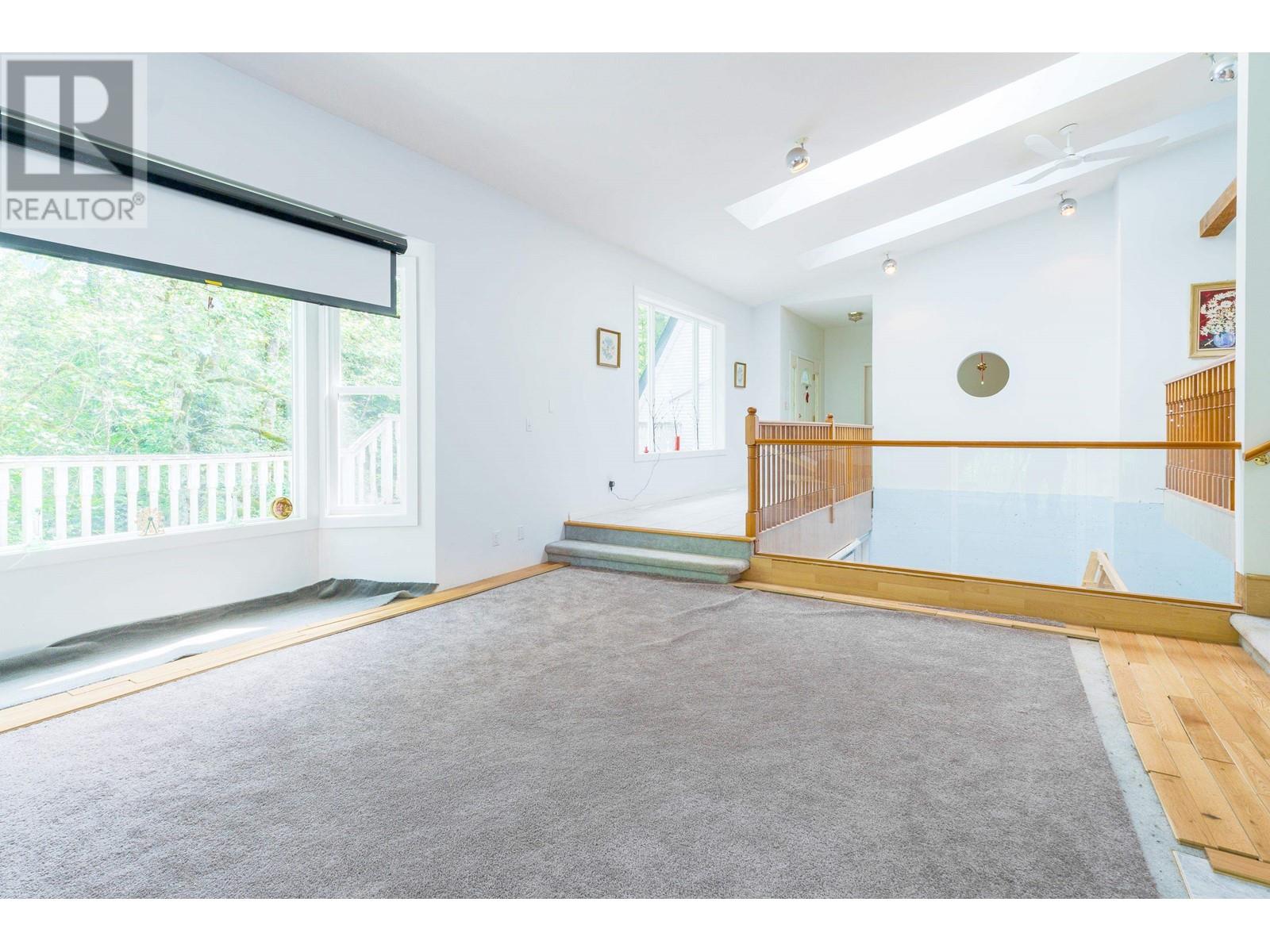 Photo 3 of 11885 264 Street, Maple Ridge BC