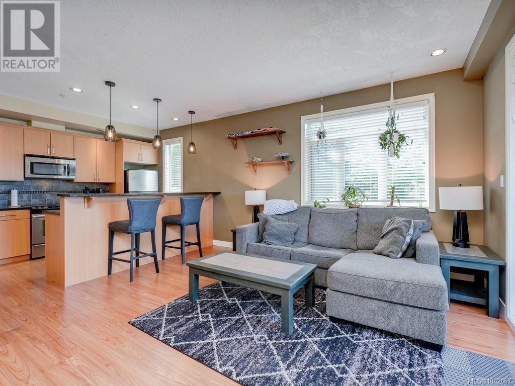 #310 623 TREANOR AVE - Image 4