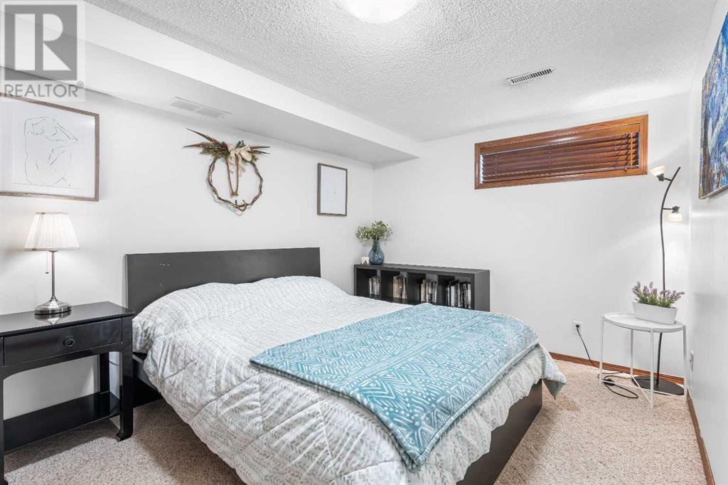 512 Shawinigan Drive SW, Calgary, Alberta