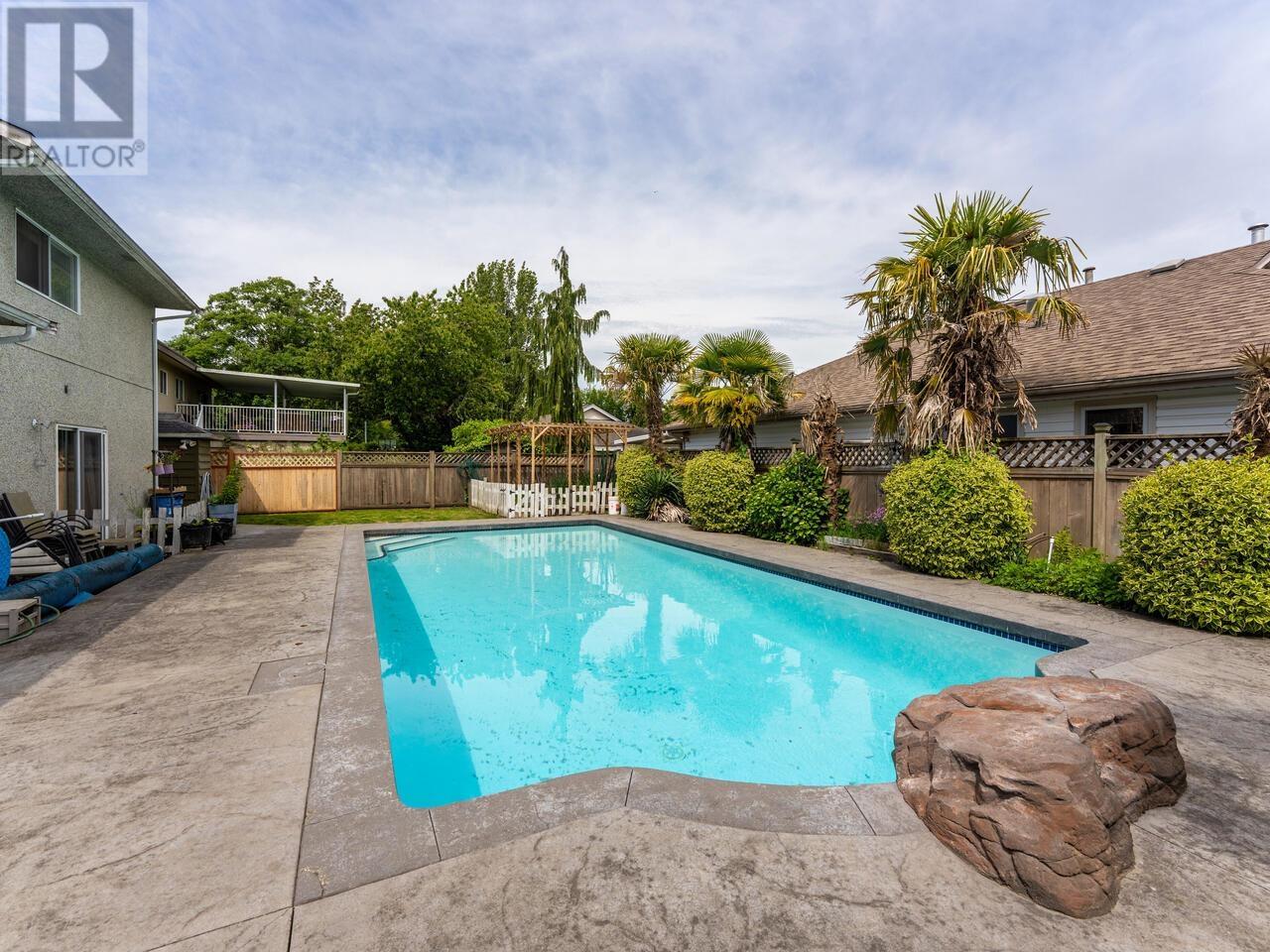 Photo 9 of 5259 Oak Place, Delta BC