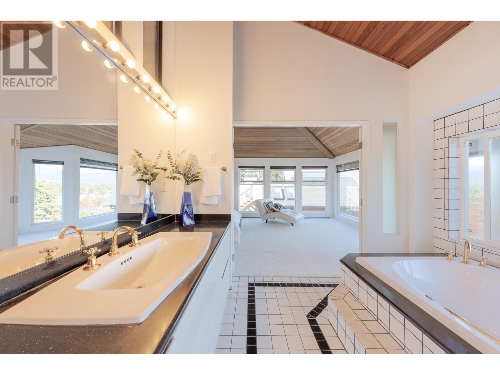 4393 PUGET DRIVE, Vancouver