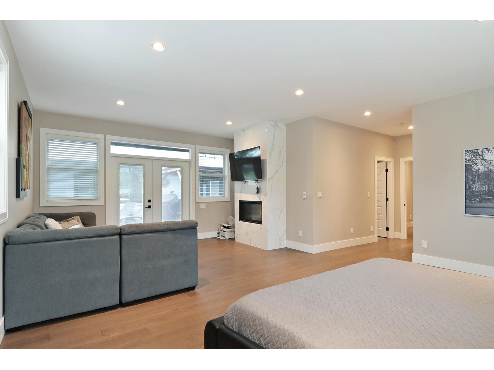 Photo 13 of 26393 64 Avenue, Langley BC