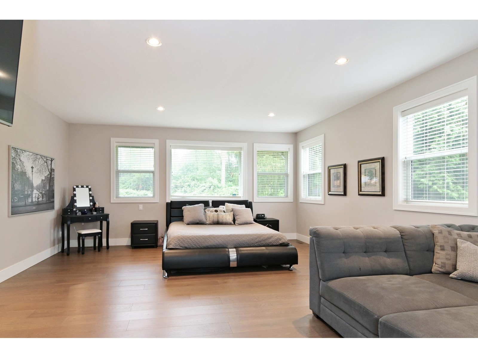 Photo 12 of 26393 64 Avenue, Langley BC
