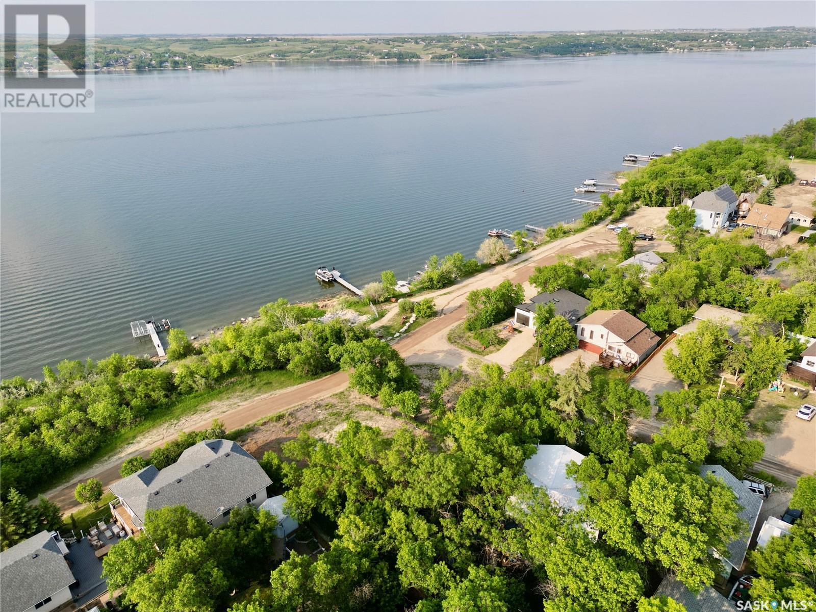 Photo 8 of 450 8th Street E, Regina Beach SK