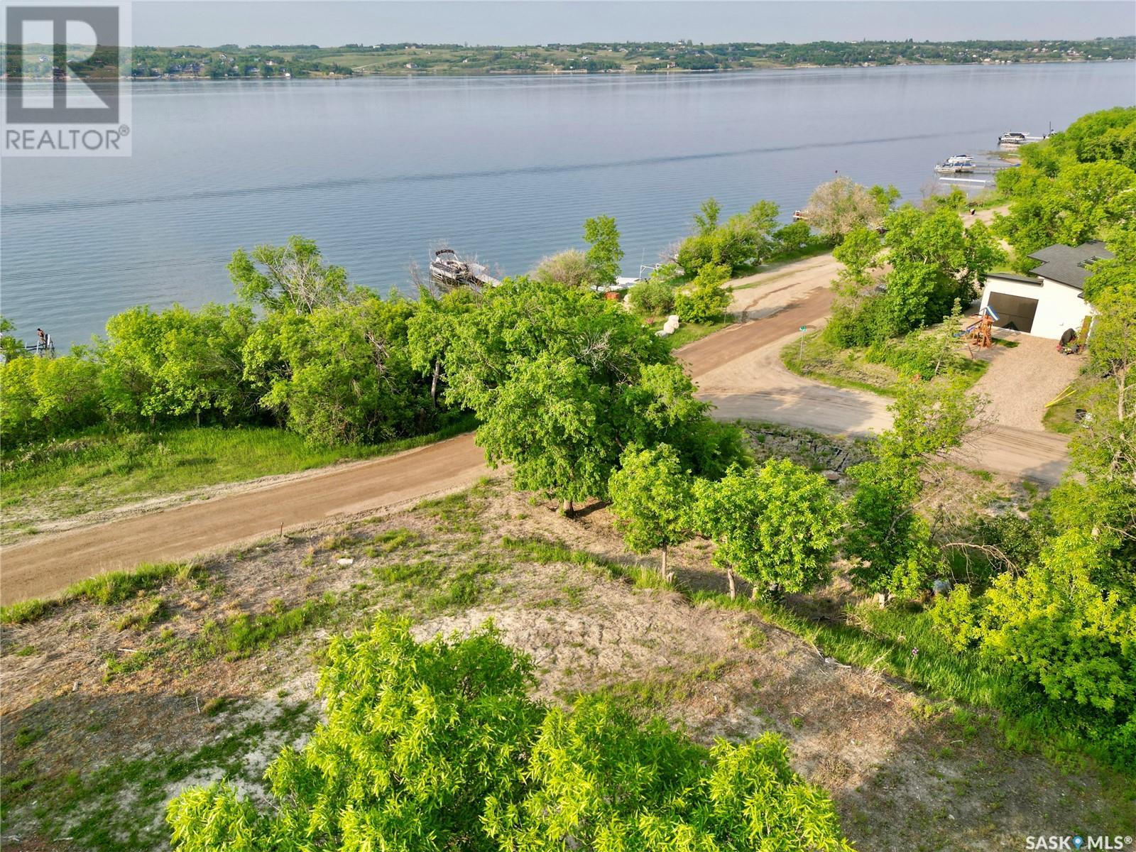 Photo 21 of 450 8th Street E, Regina Beach SK