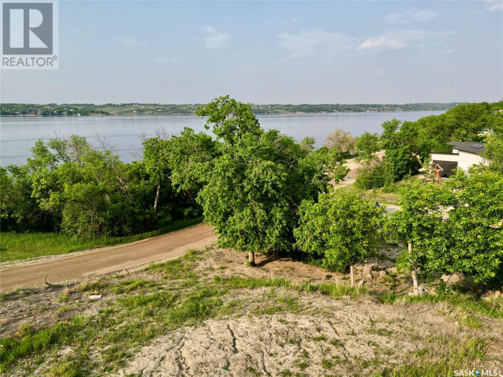 Photo 16 of 450 8th Street E, Regina Beach SK