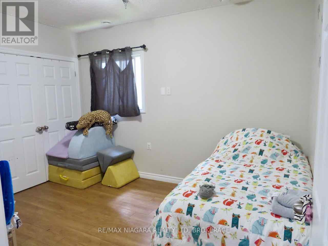 Photo 12 of 52 Mccormick Street, Welland ON