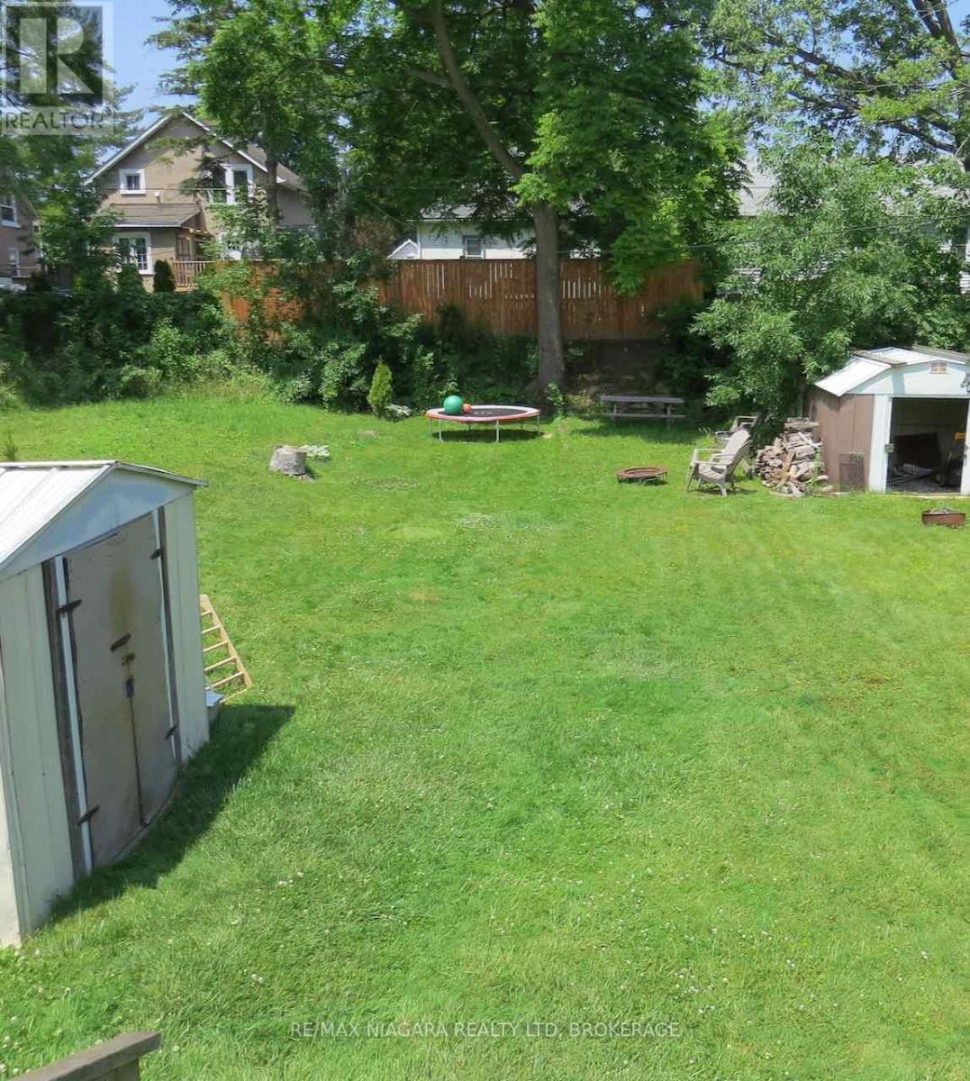 Photo 4 of 52 Mccormick Street, Welland ON