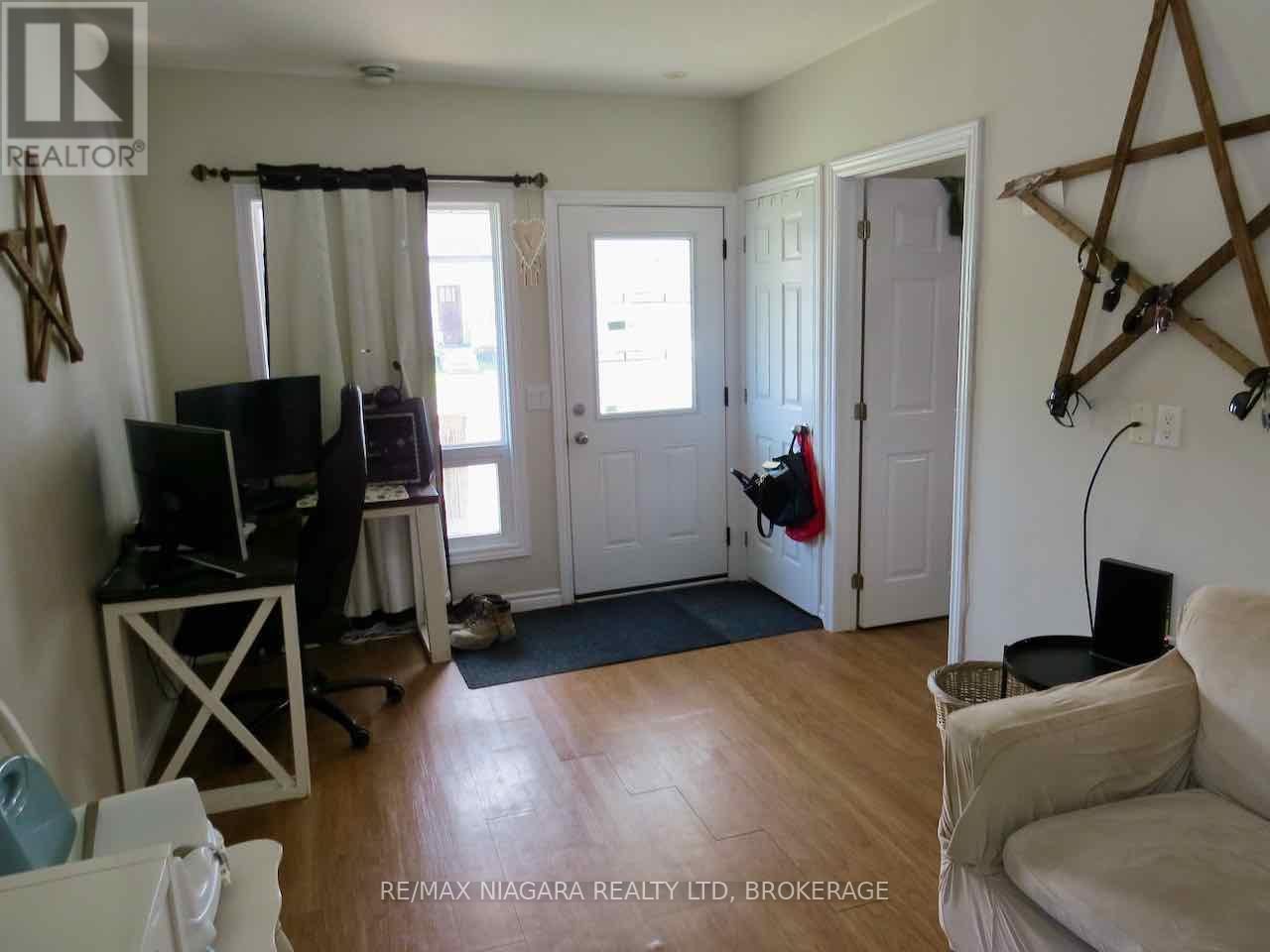 Photo 6 of 52 Mccormick Street, Welland ON