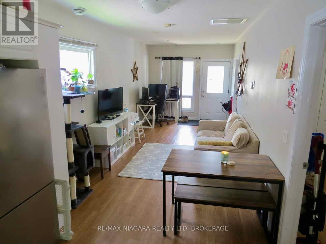 Photo 7 of 52 Mccormick Street, Welland ON