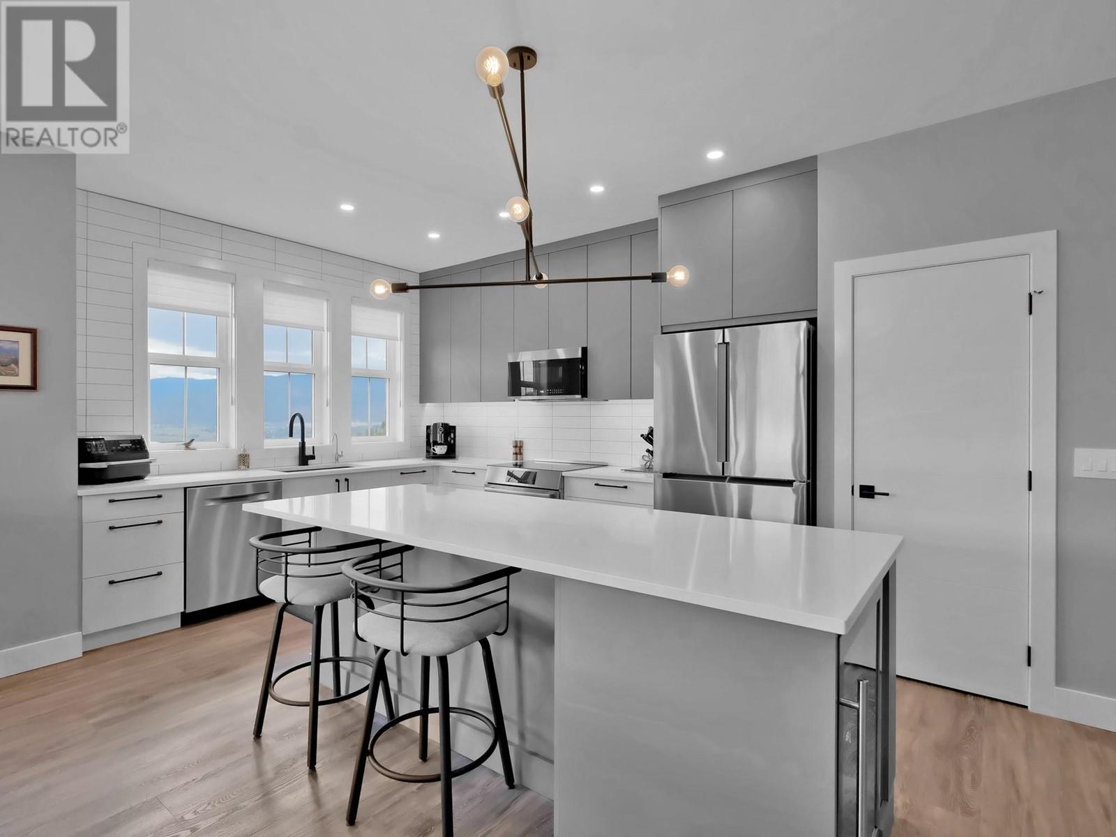1940 HARRIS Drive, Penticton