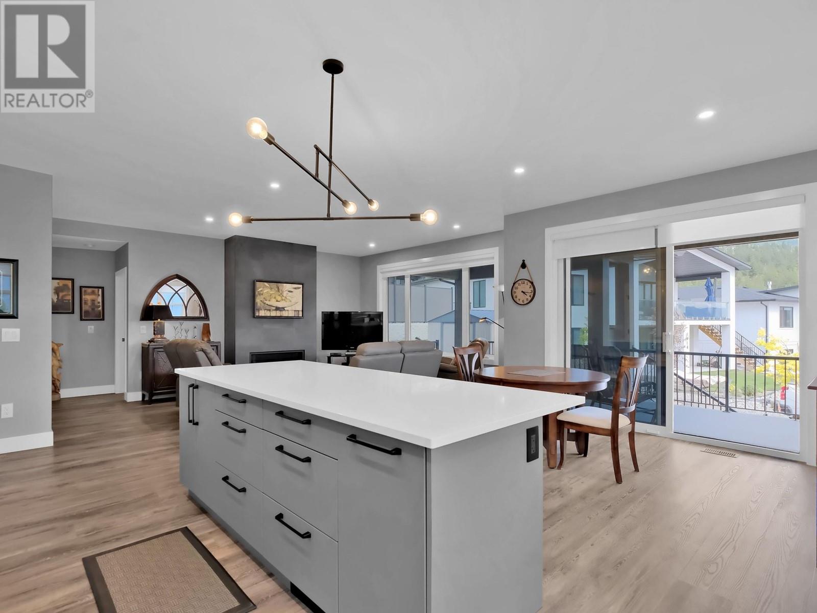 1940 HARRIS Drive, Penticton