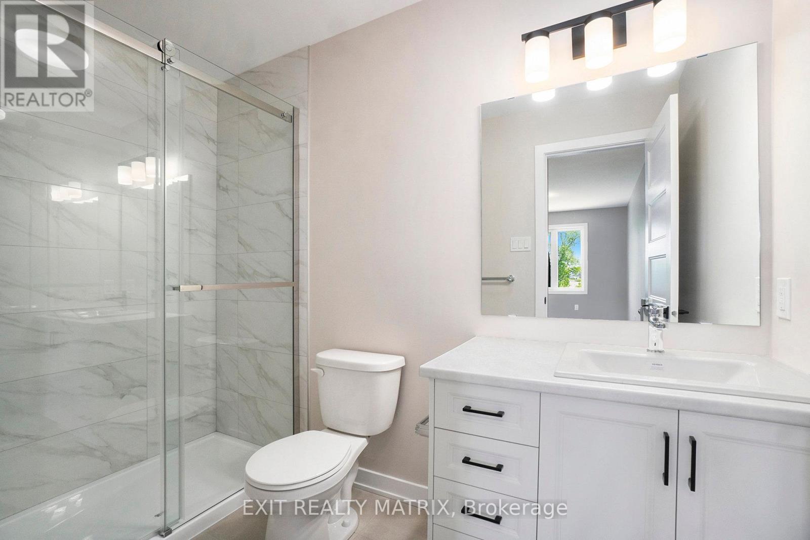 Photo 12 of 964 Cologne Street, Russell ON