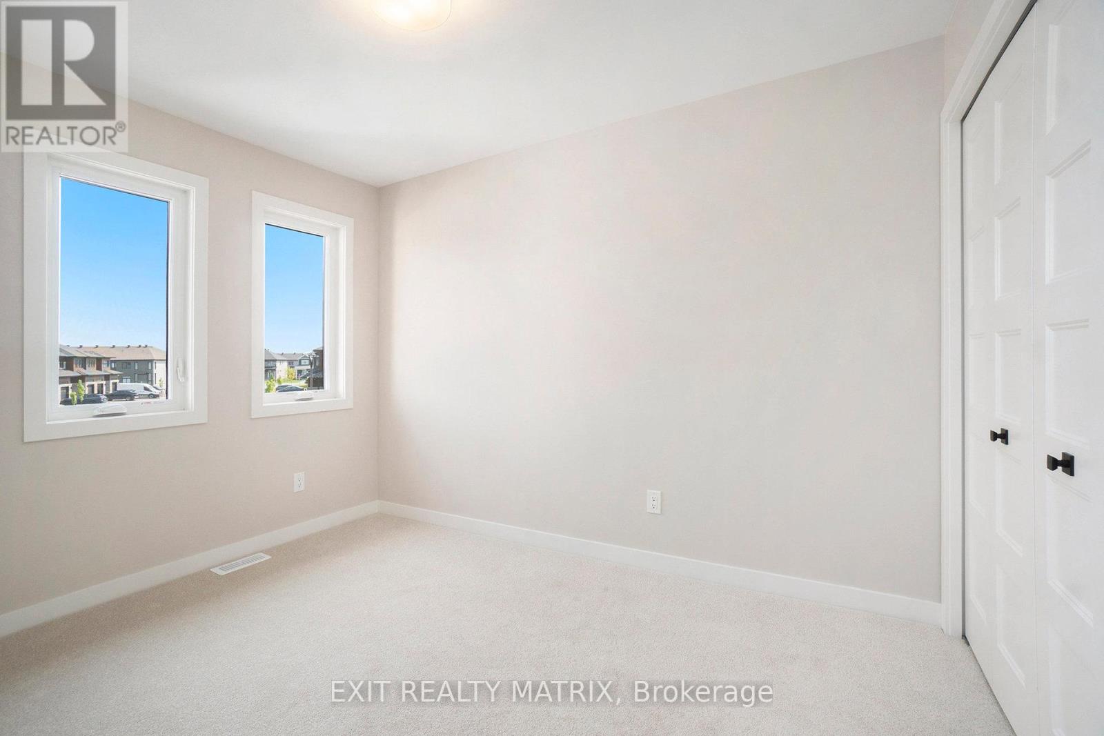 Photo 13 of 964 Cologne Street, Russell ON