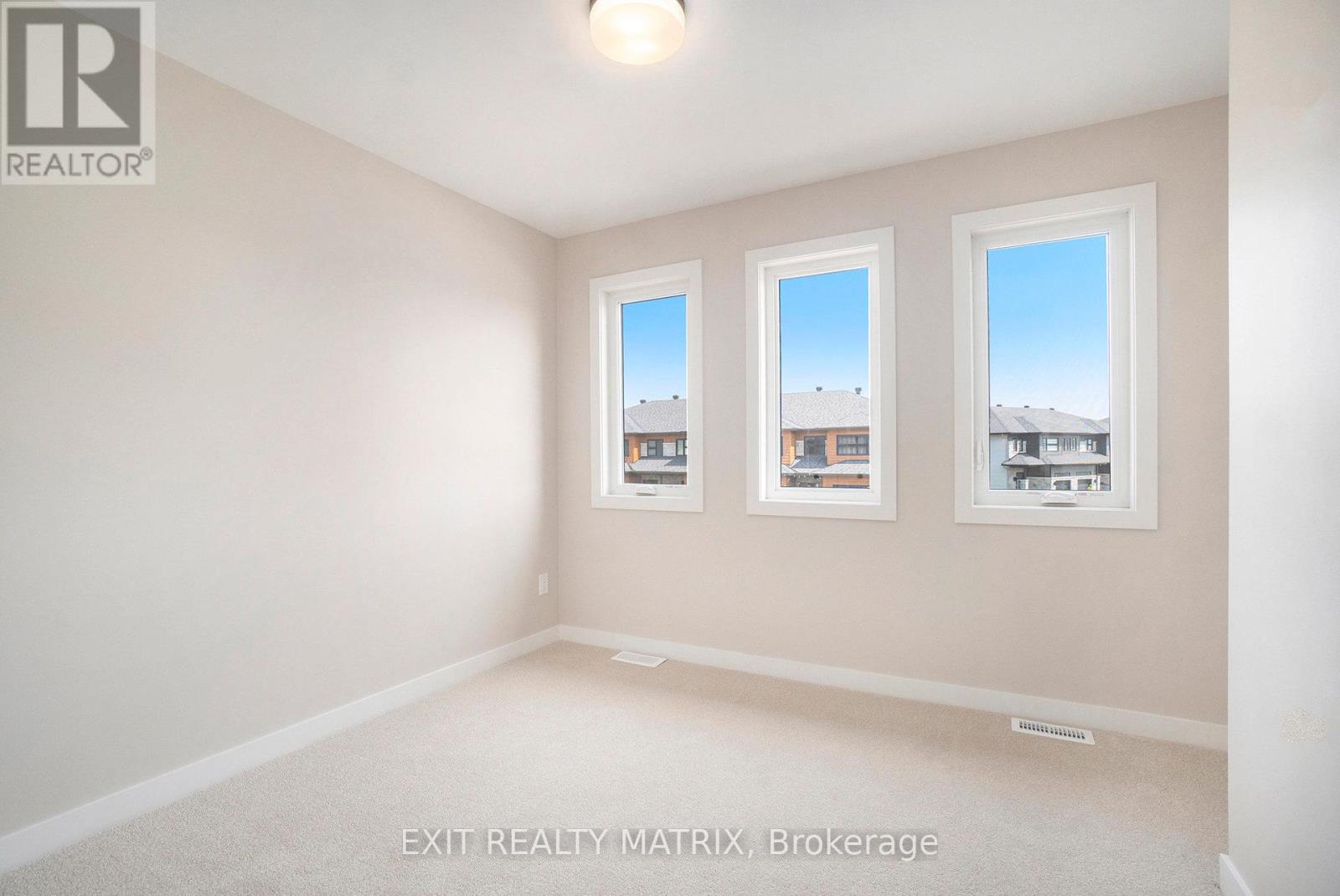 Photo 14 of 964 Cologne Street, Russell ON