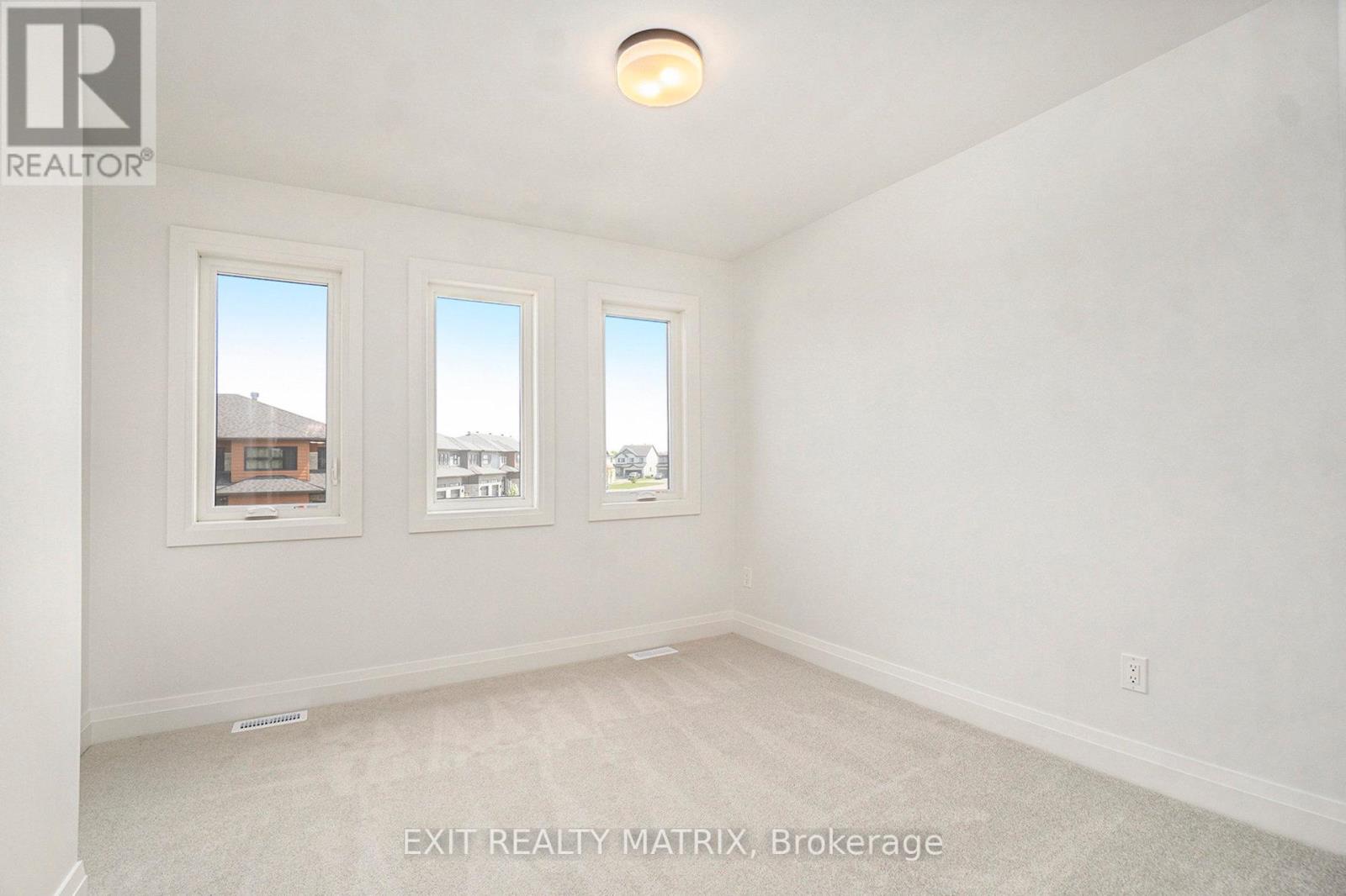 Photo 16 of 966 Cologne Street, Russell ON