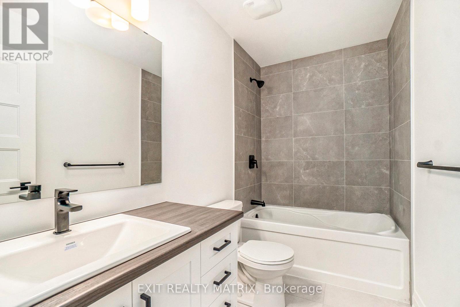 Photo 9 of 966 Cologne Street, Russell ON