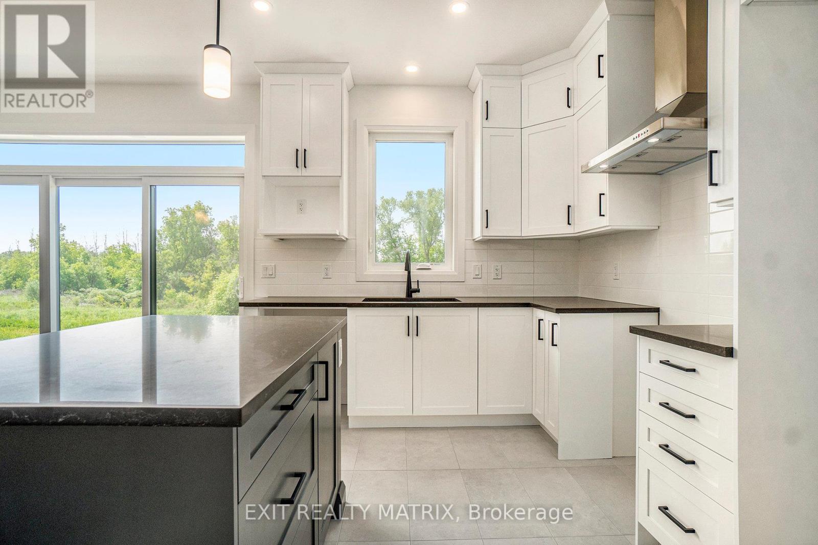Photo 13 of 966 Cologne Street, Russell ON