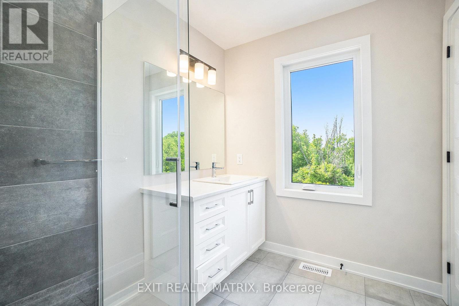 Photo 12 of 962 Cologne Street, Russell ON