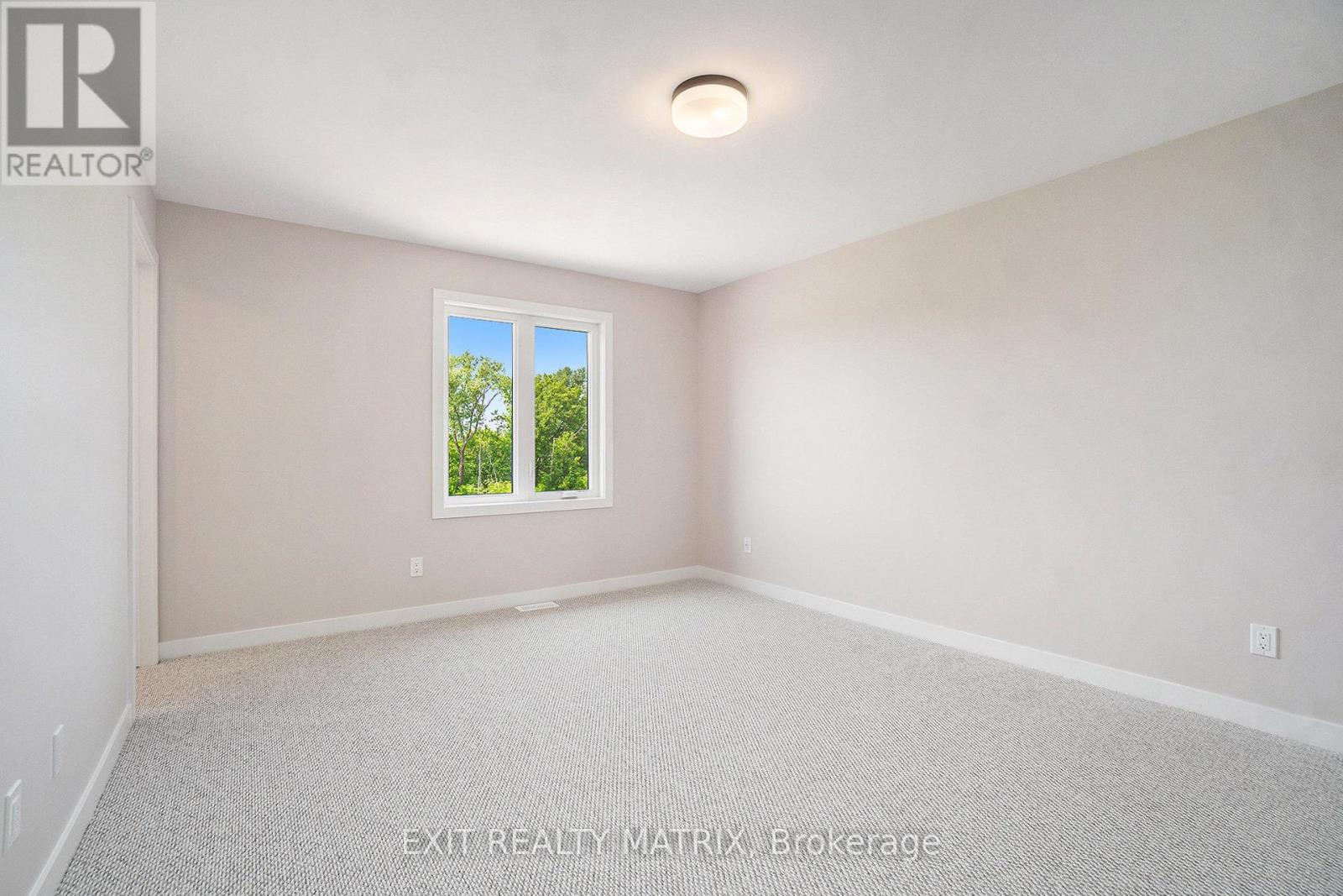 Photo 5 of 962 Cologne Street, Russell ON