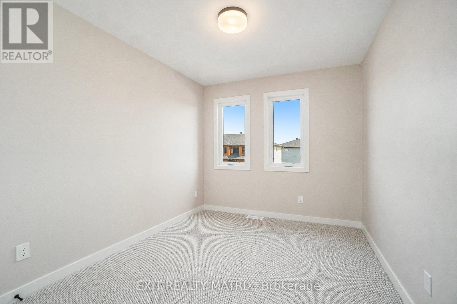 Photo 13 of 962 Cologne Street, Russell ON