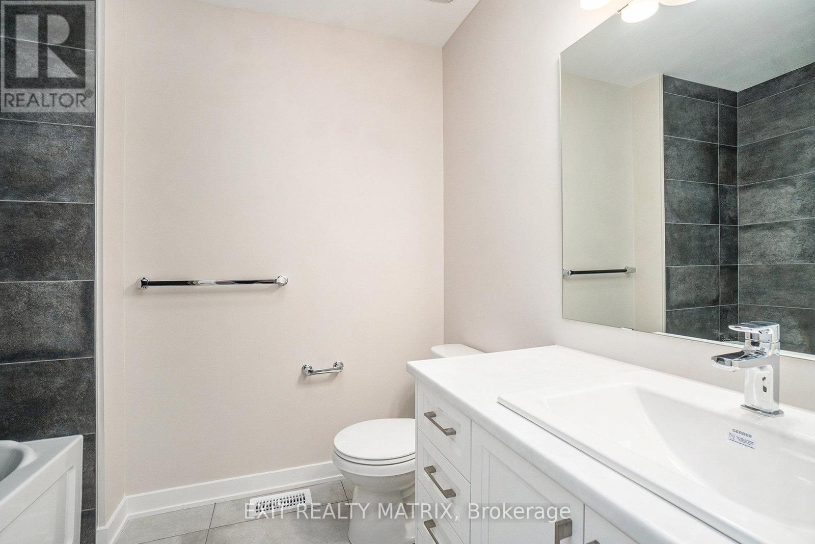Photo 16 of 962 Cologne Street, Russell ON