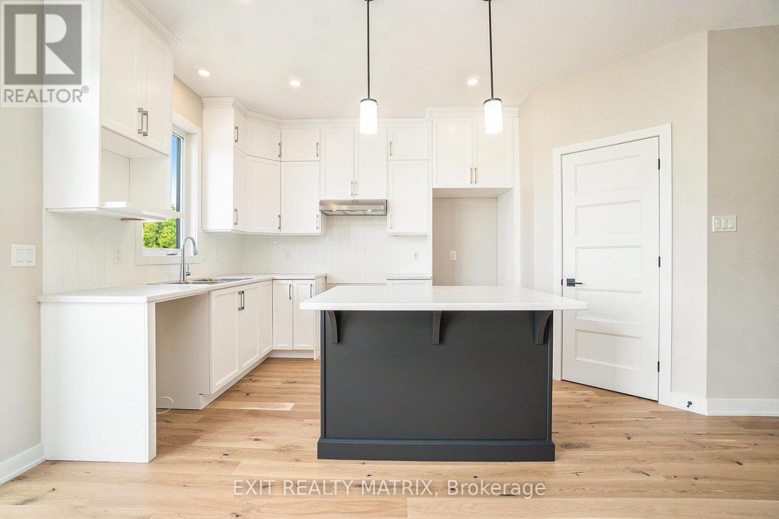 Photo 9 of 962 Cologne Street, Russell ON