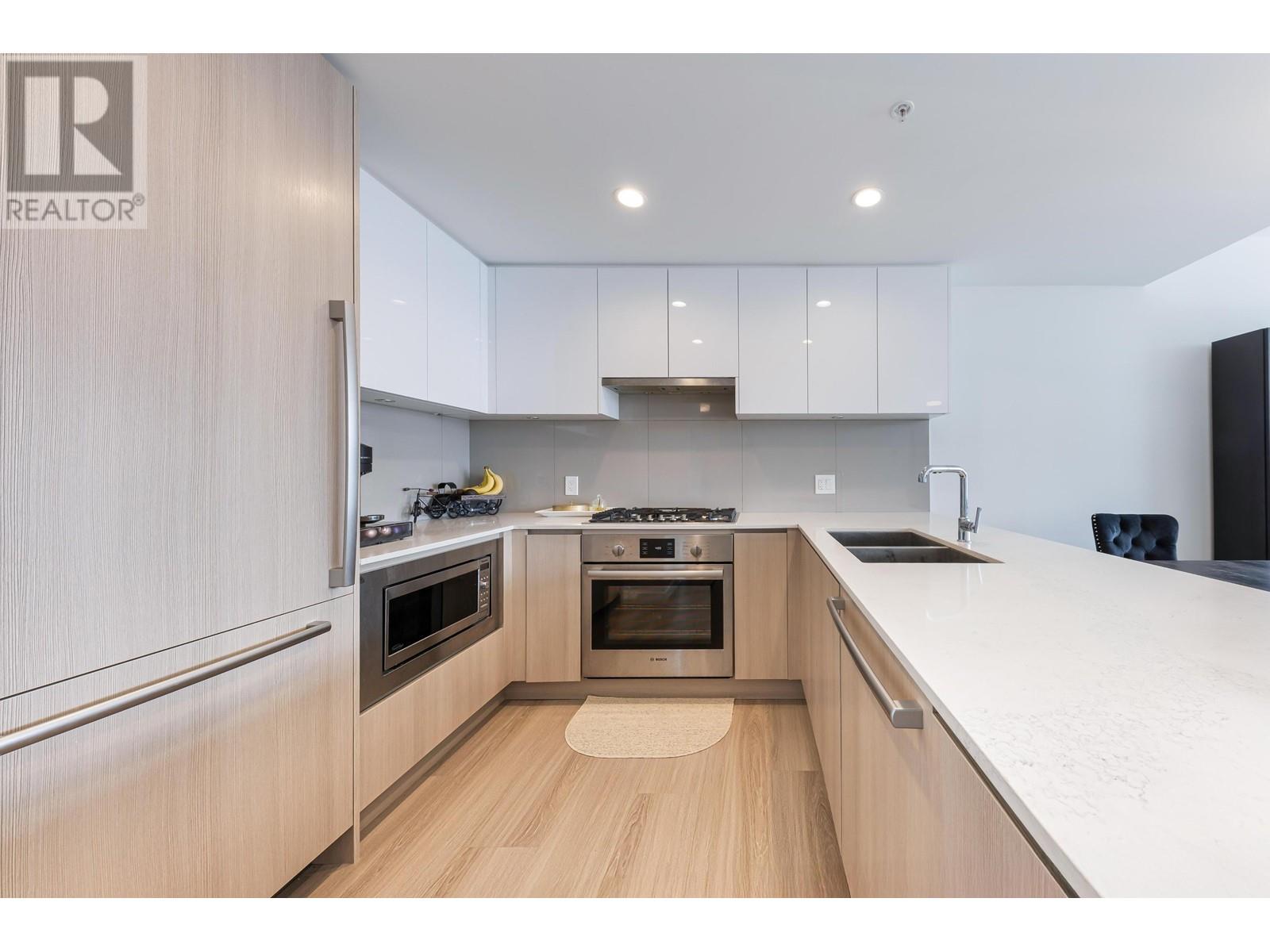 Photo 4 of 801 618 Carnarvon Street, New Westminster BC