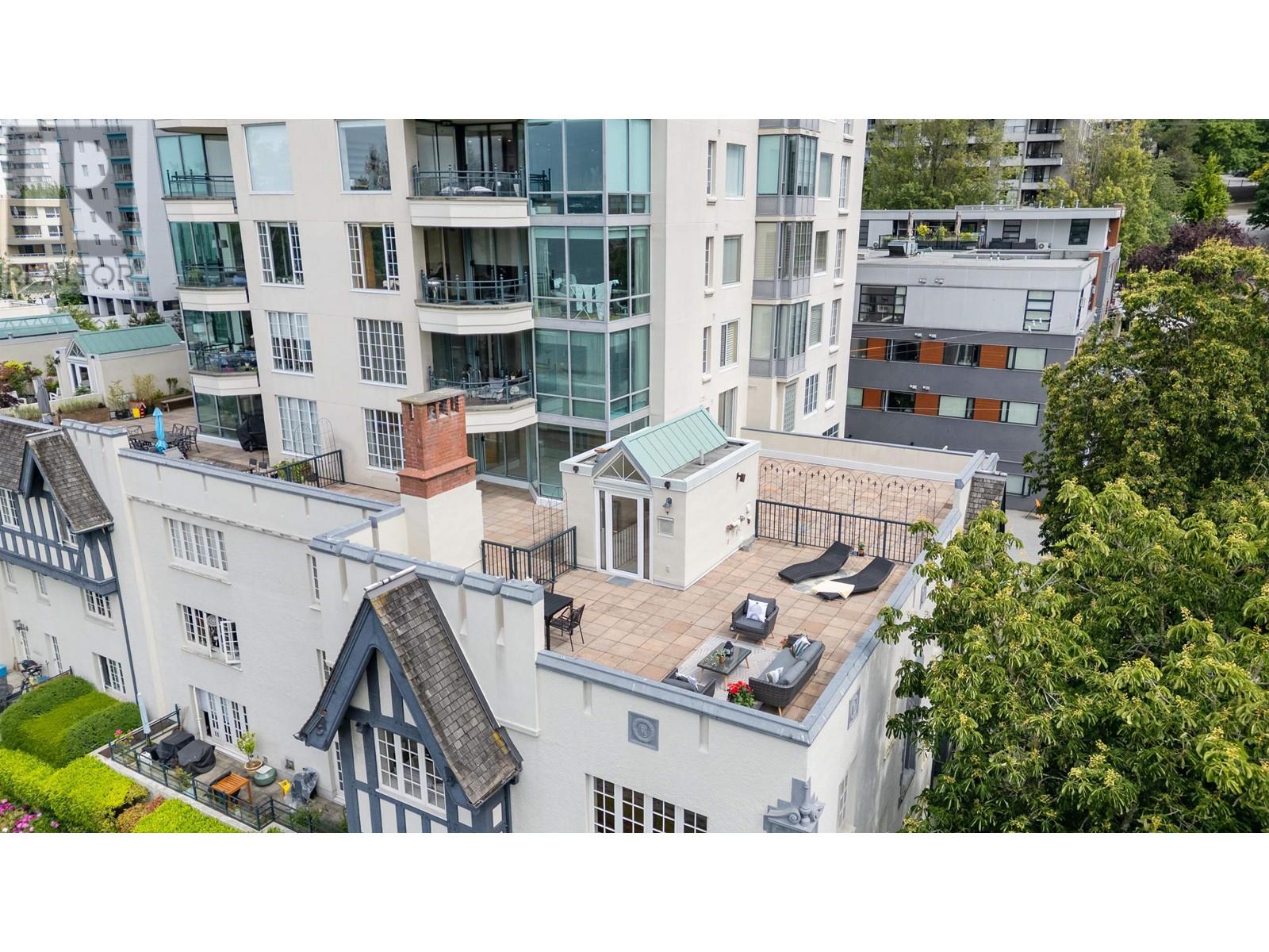 Photo 3 of 307 1311 Beach Avenue, Vancouver BC