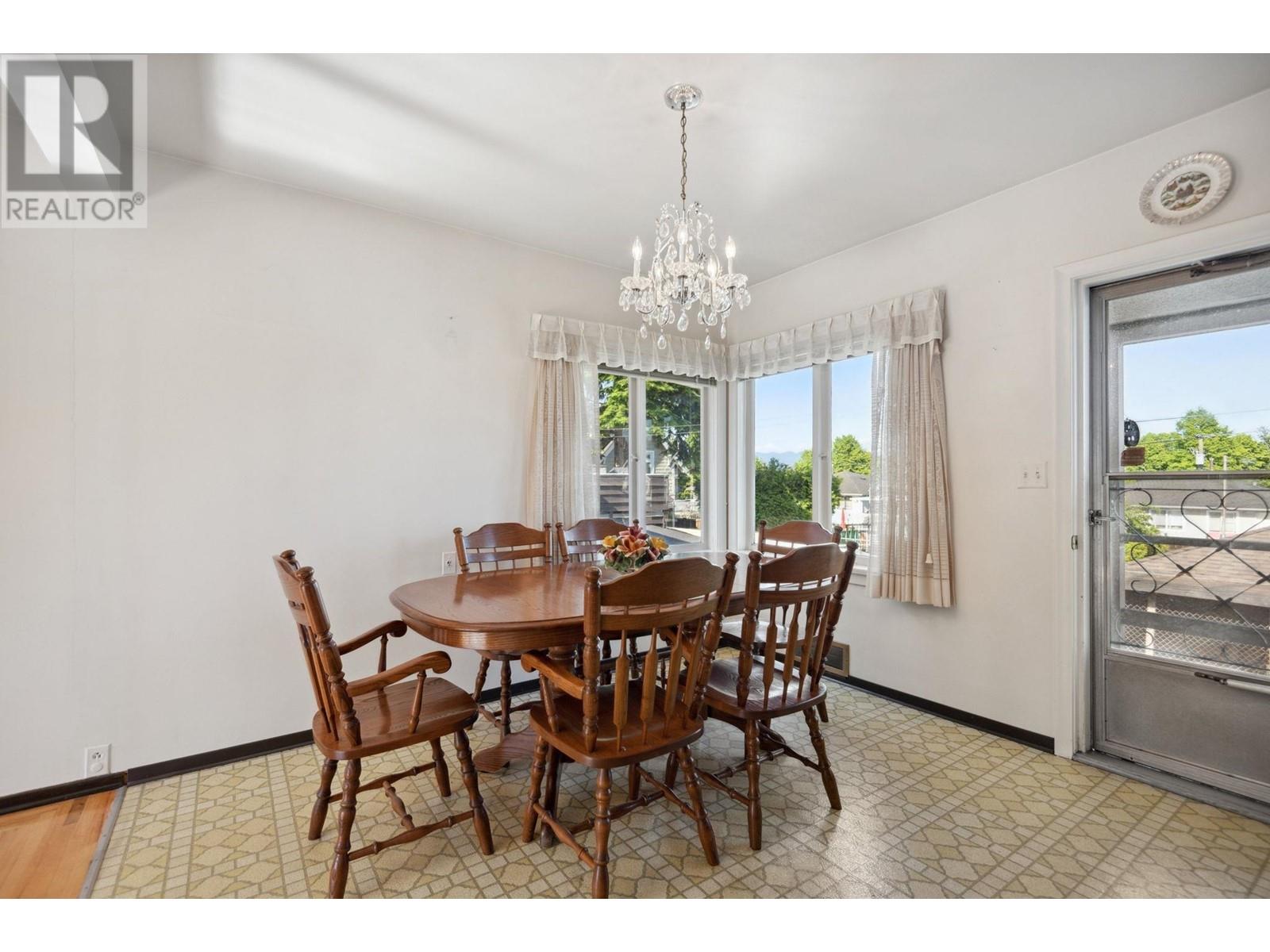 Photo 11 of 4262 Dumfries Street, Vancouver BC
