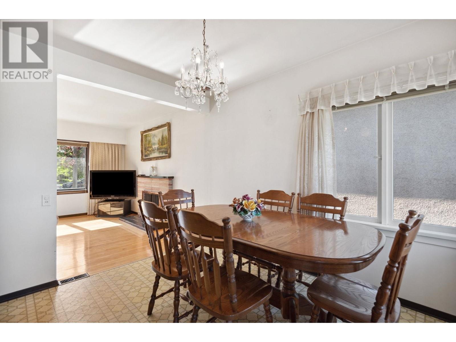 Photo 13 of 4262 Dumfries Street, Vancouver BC
