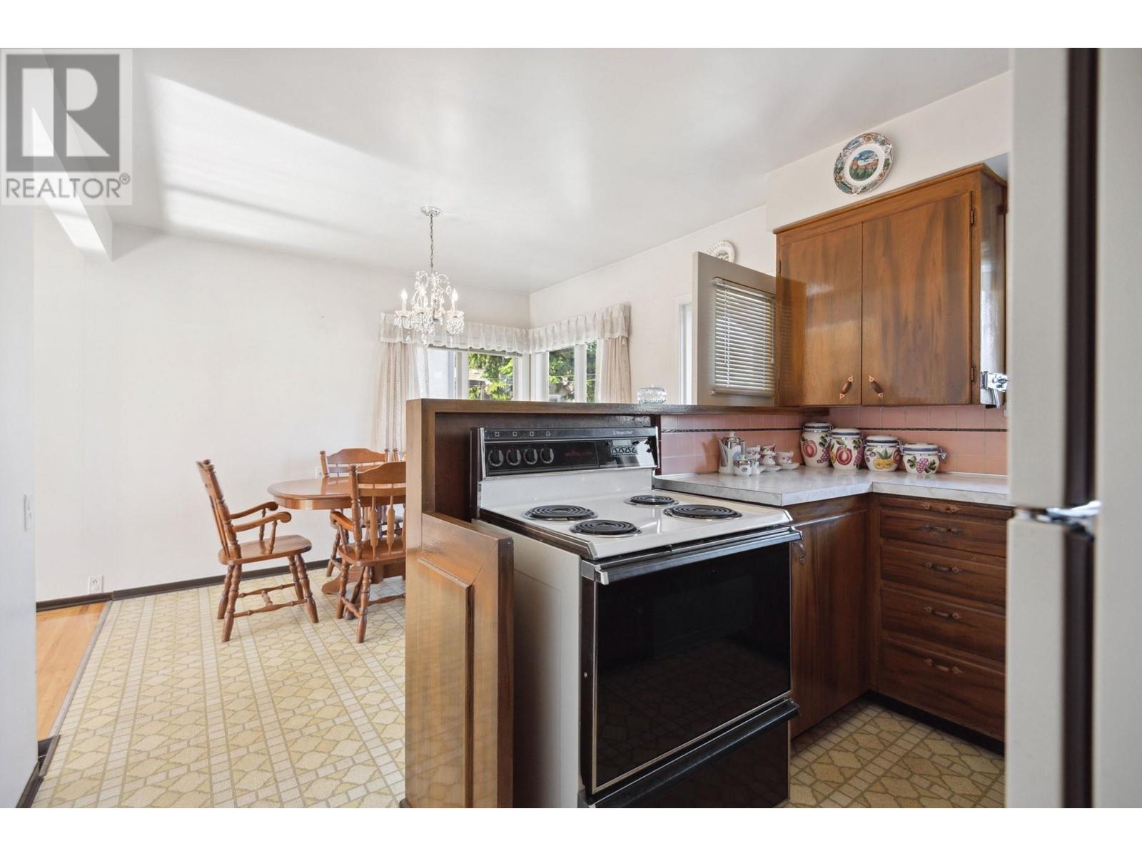 Photo 14 of 4262 Dumfries Street, Vancouver BC