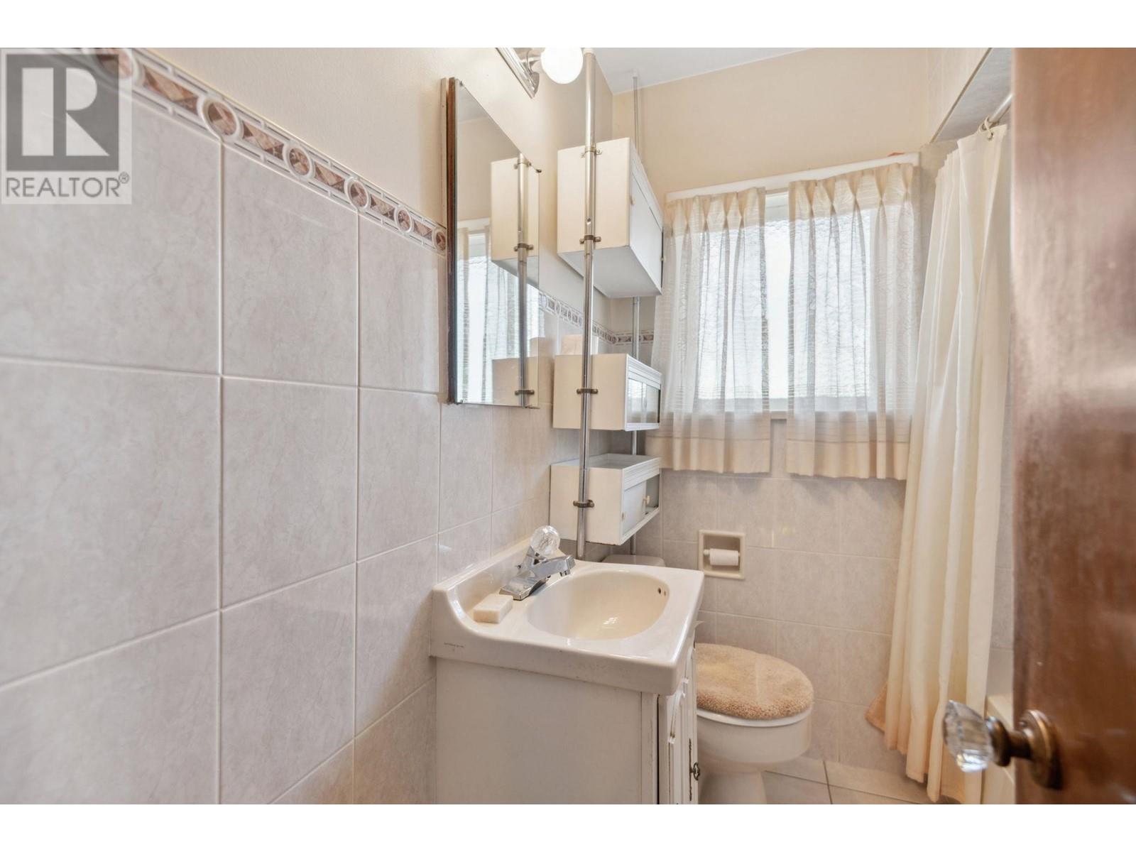 Photo 21 of 4262 Dumfries Street, Vancouver BC