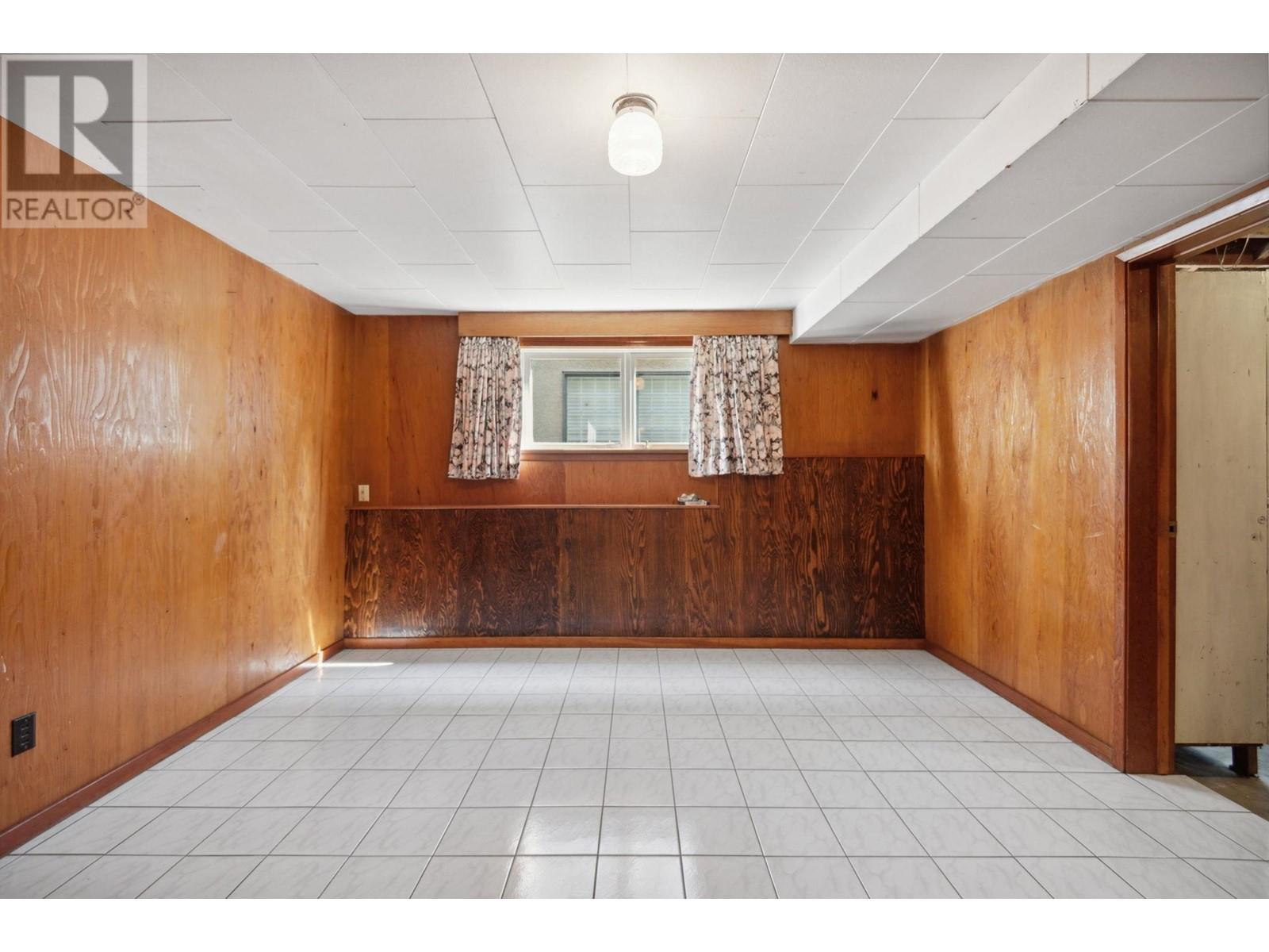 Photo 33 of 4262 Dumfries Street, Vancouver BC