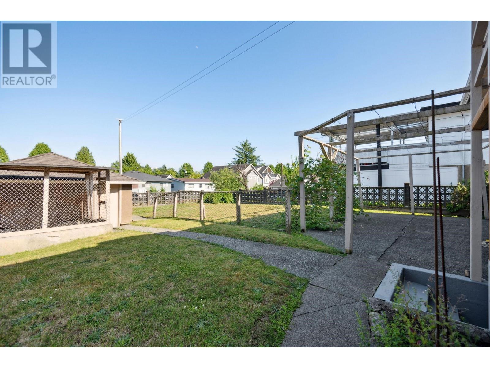 Photo 35 of 4262 Dumfries Street, Vancouver BC
