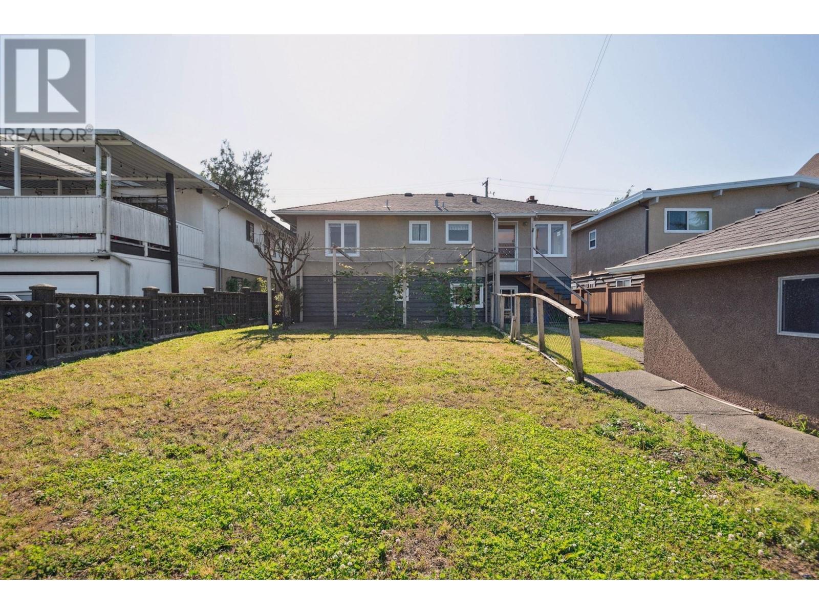 Photo 39 of 4262 Dumfries Street, Vancouver BC