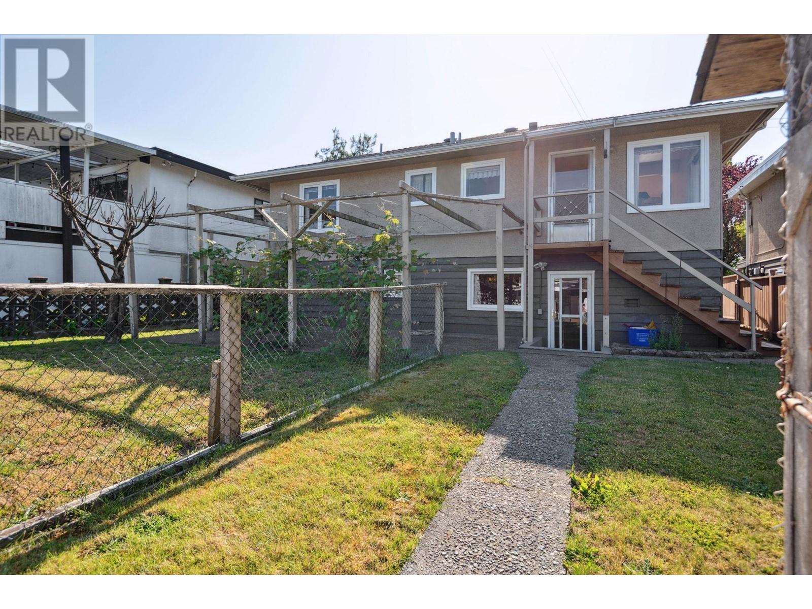 Photo 40 of 4262 Dumfries Street, Vancouver BC