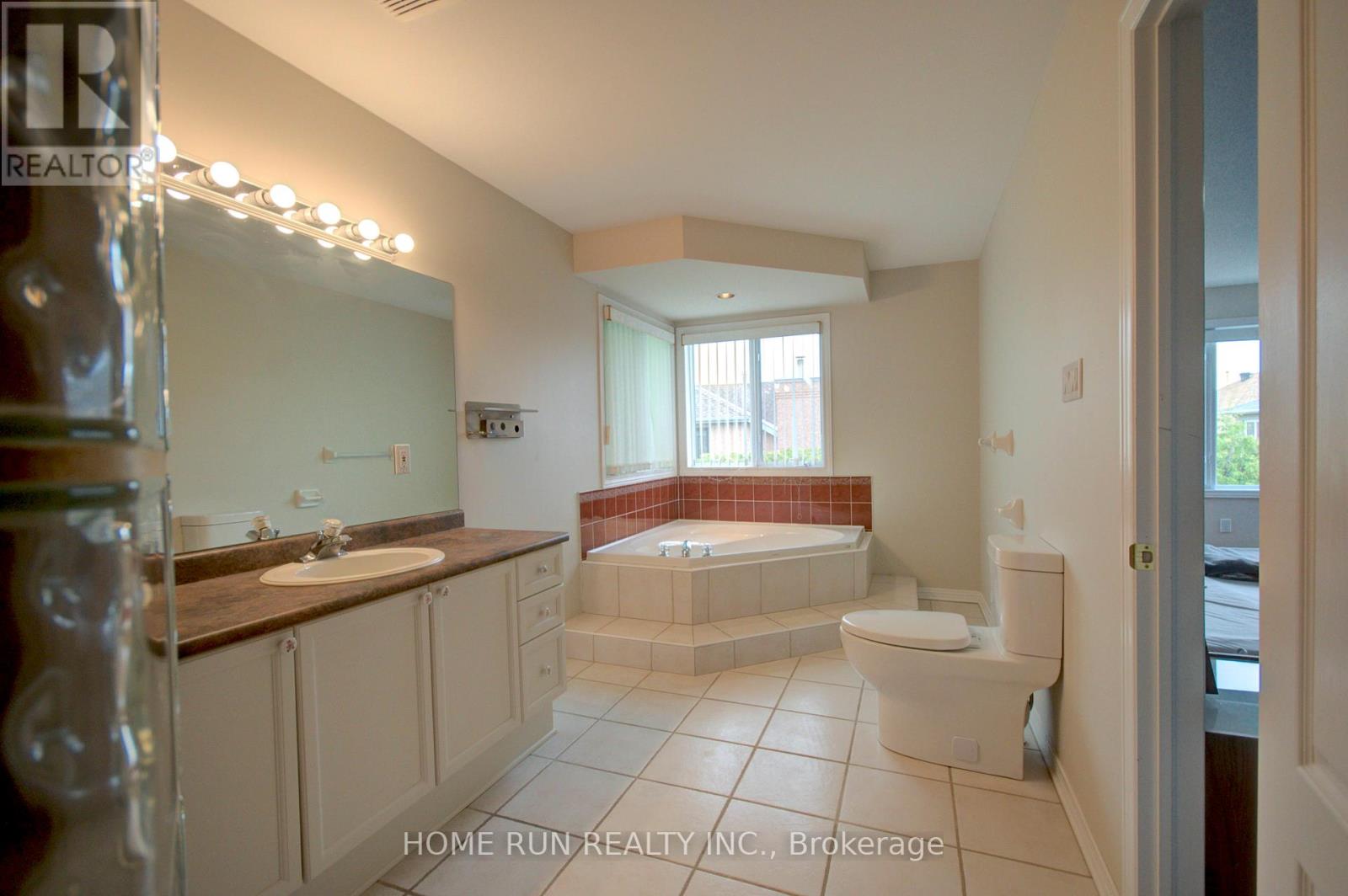 Photo 3 of 3507 Wyman Crescent, Ottawa ON