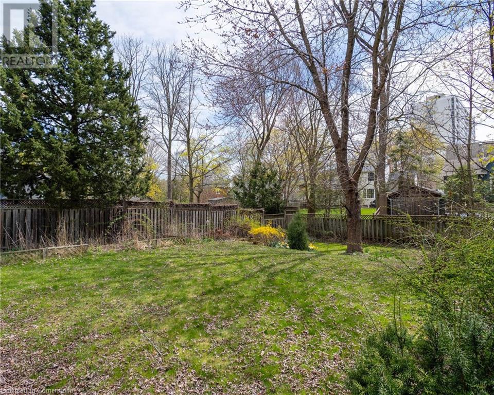 Photo 14 of 10 Highland Road, Oakville ON