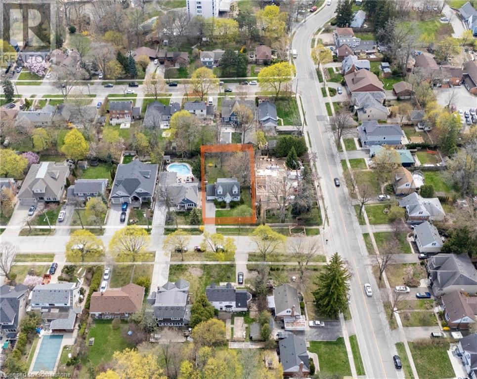 Photo 22 of 10 Highland Road, Oakville ON