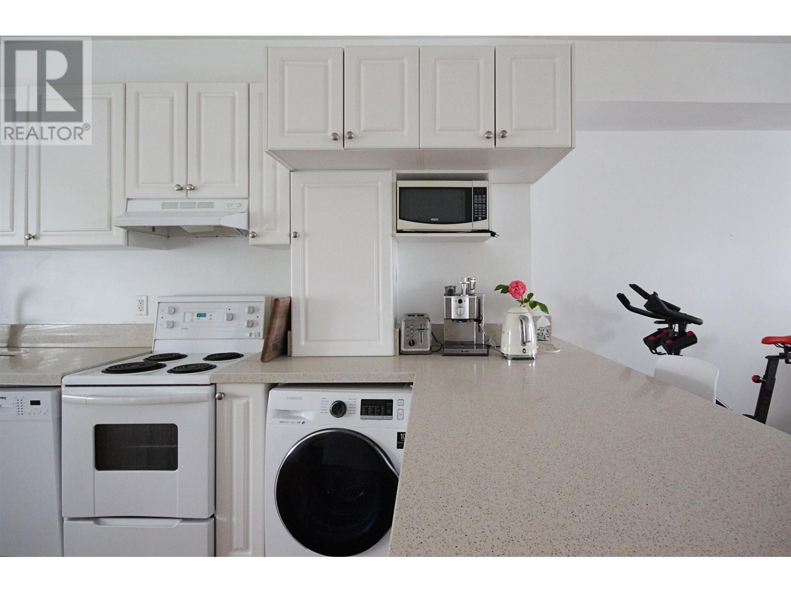 Photo 9 of 112 E King Edward Avenue, Vancouver BC