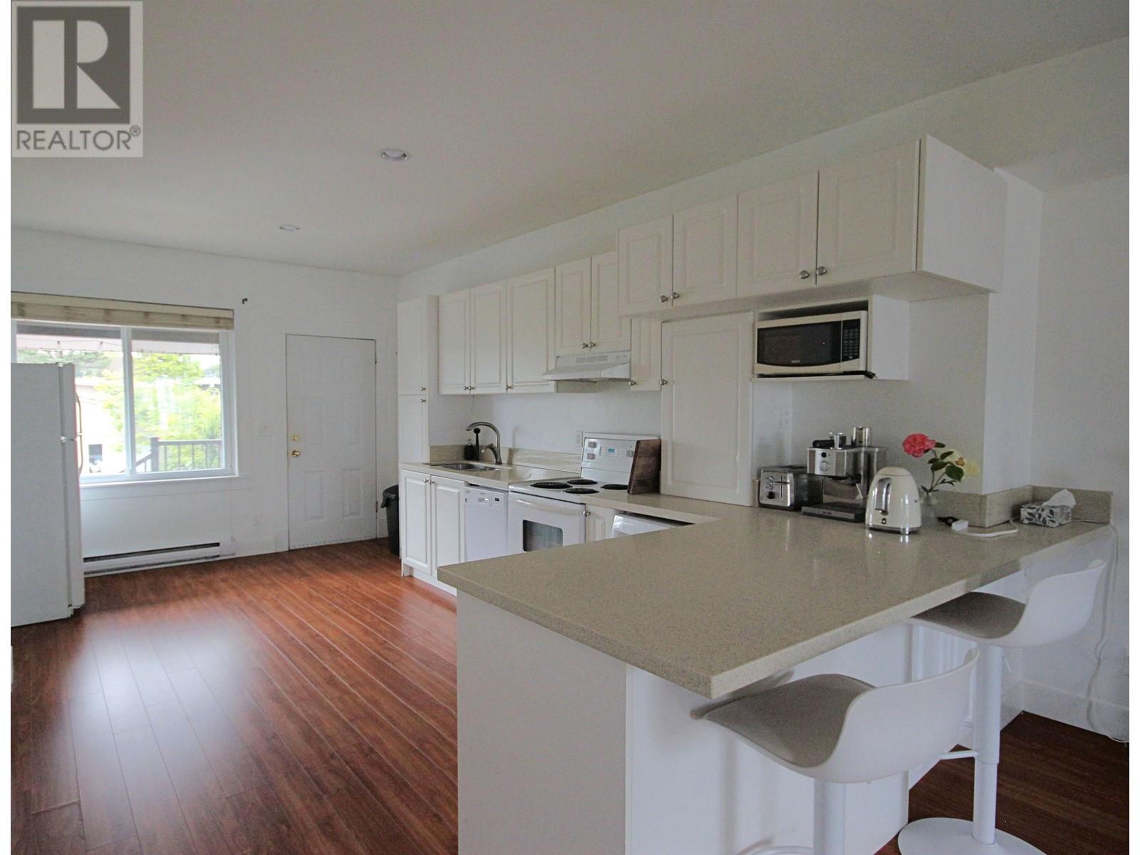 Photo 8 of 112 E King Edward Avenue, Vancouver BC