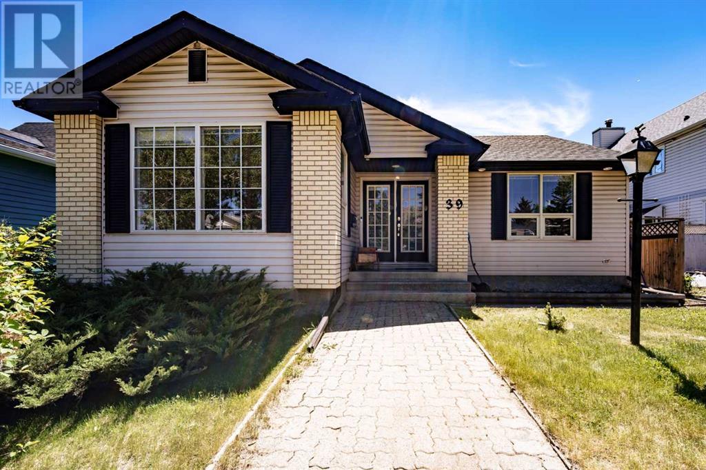 39 Woodglen Rise SW, Calgary, Alberta