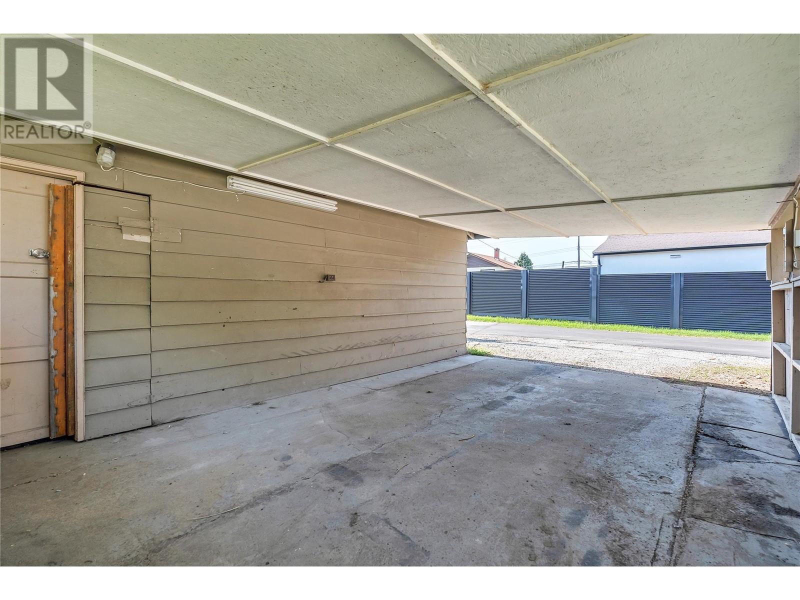 1160 MOOSEJAW Street, Penticton