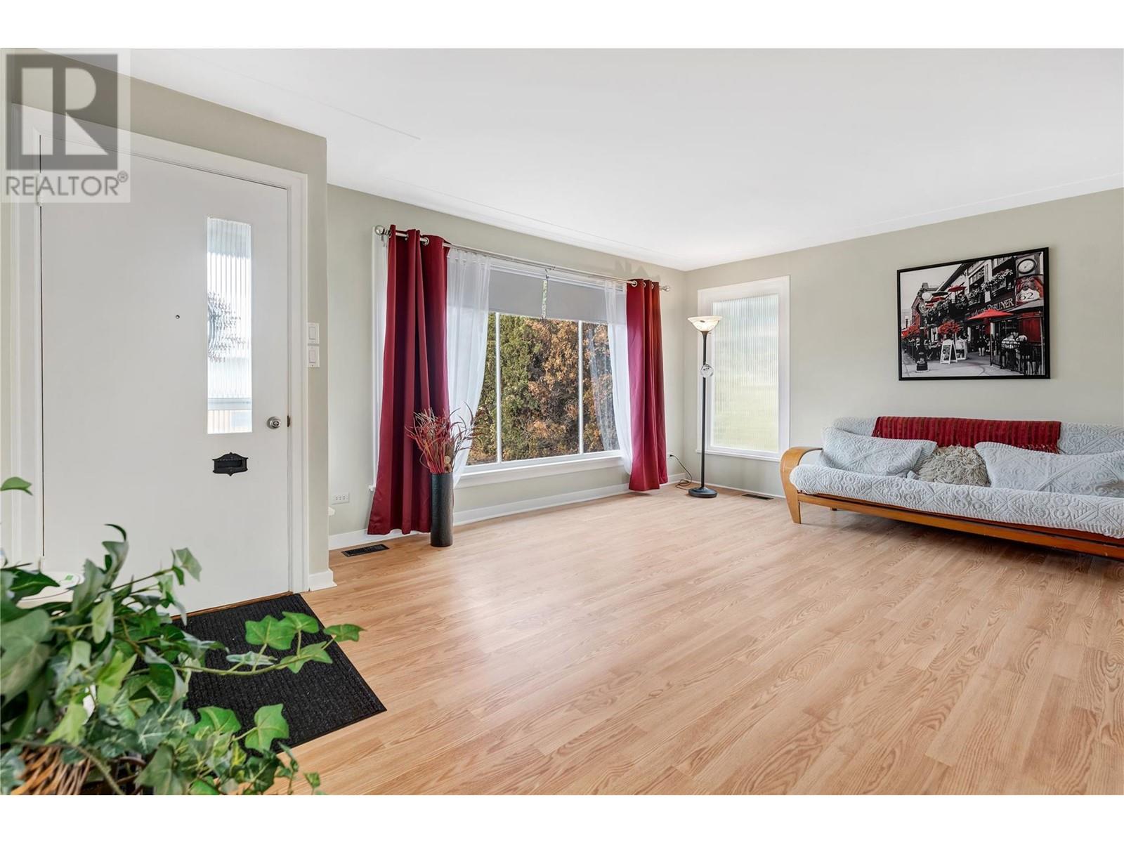 1160 MOOSEJAW Street, Penticton