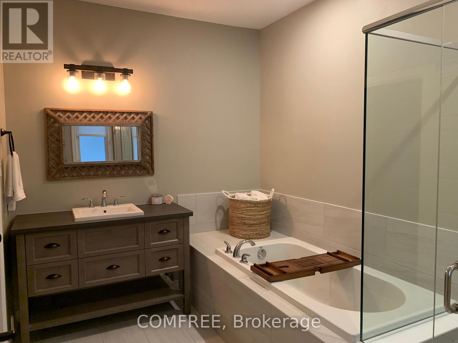 Photo 2 of 819 Tewin Circle, Ottawa ON