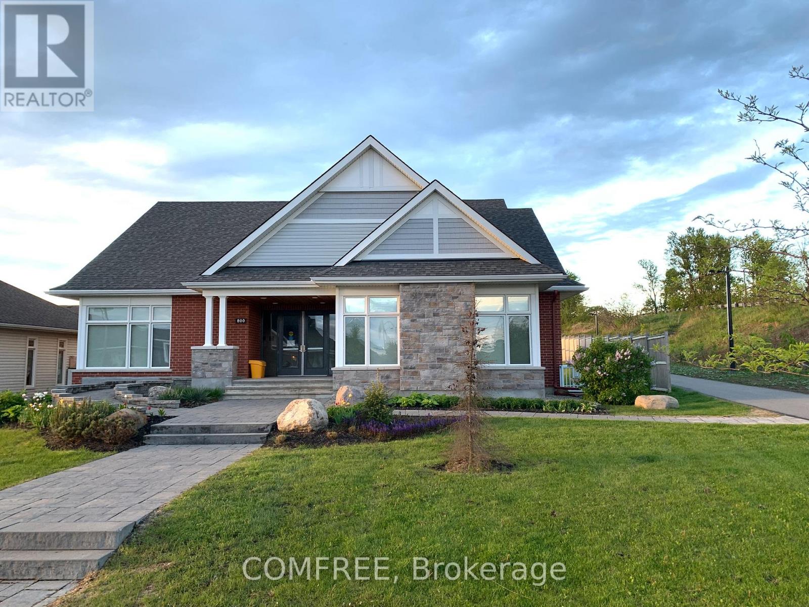 Photo 11 of 819 Tewin Circle, Ottawa ON