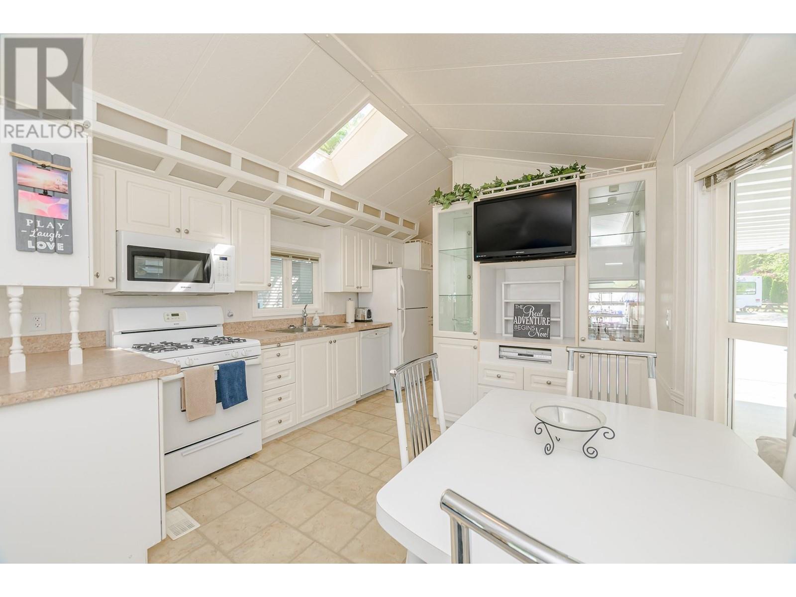 16 8216 97A Highway, Mara